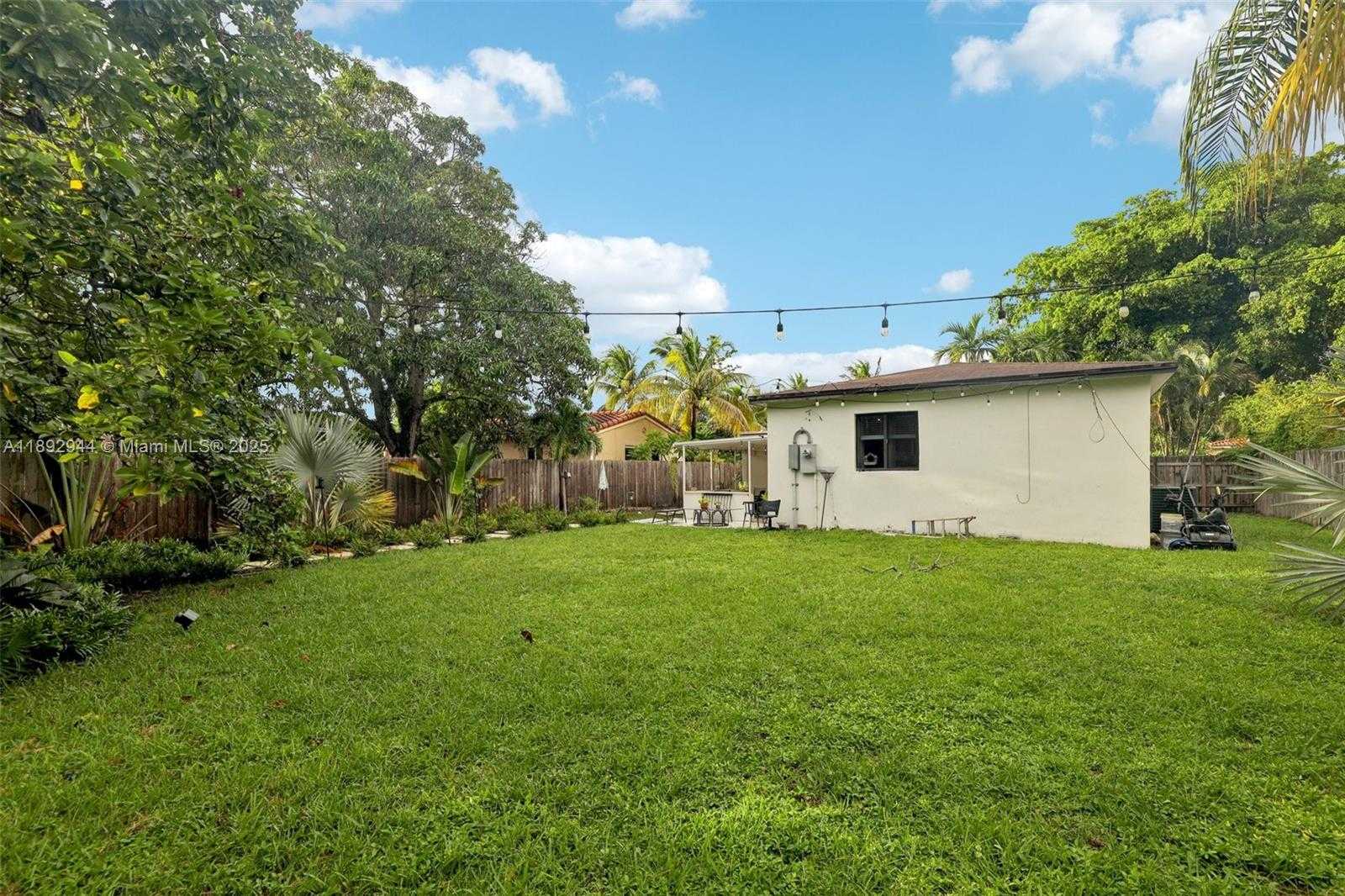 Small Image of 260 NORTH WEST 133RD ST, North Miami Number 35