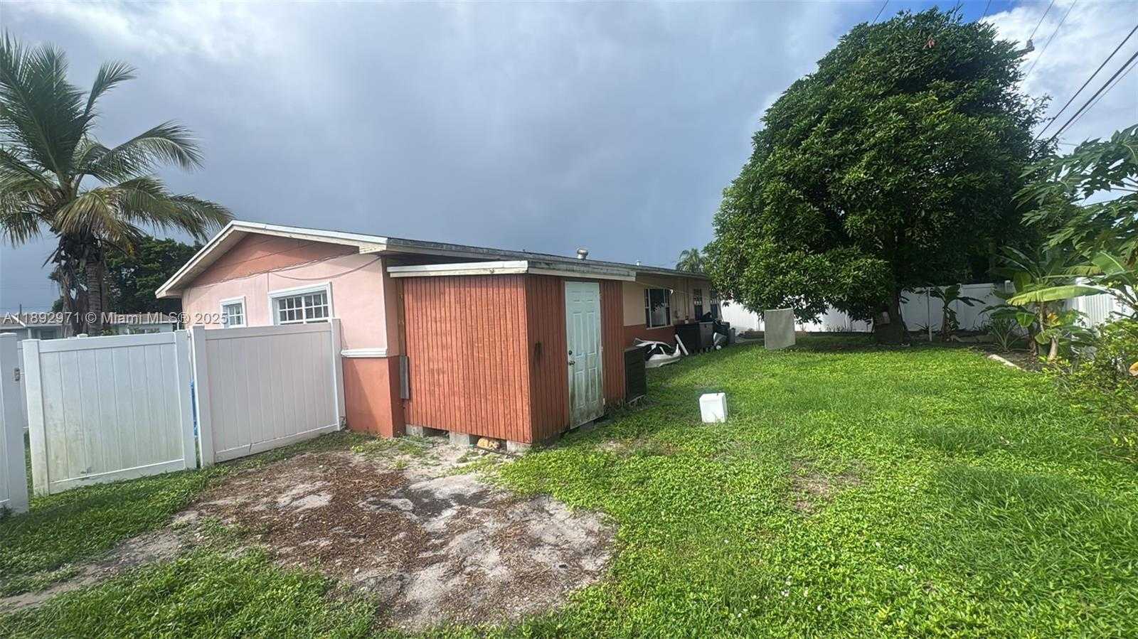 Small Image of 901 NORTH WEST 199TH ST, Miami Gardens Number 3