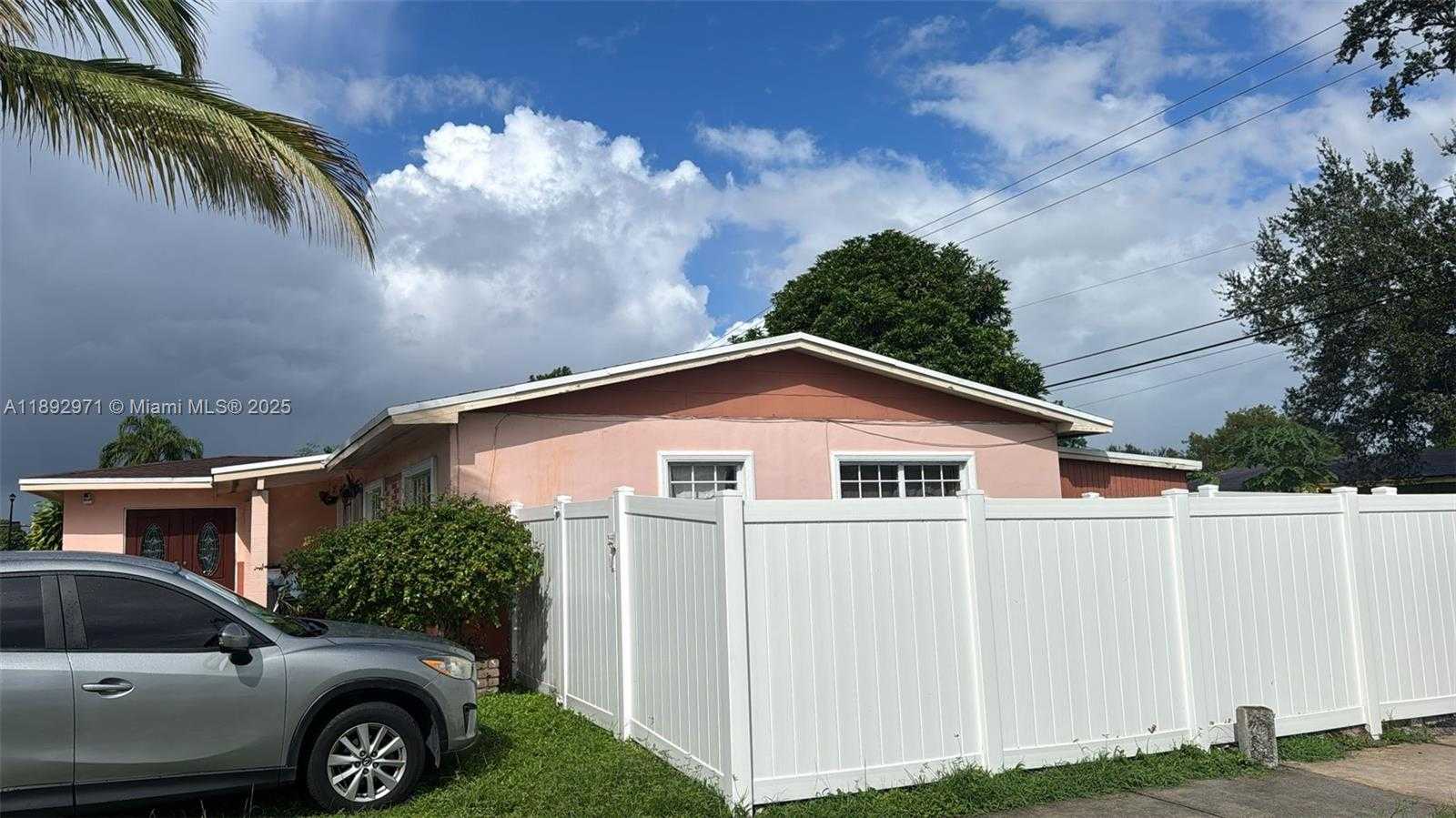 Small Image of 901 NORTH WEST 199TH ST, Miami Gardens Number 4