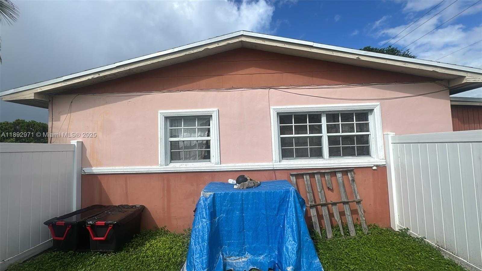 Small Image of 901 NORTH WEST 199TH ST, Miami Gardens Number 5