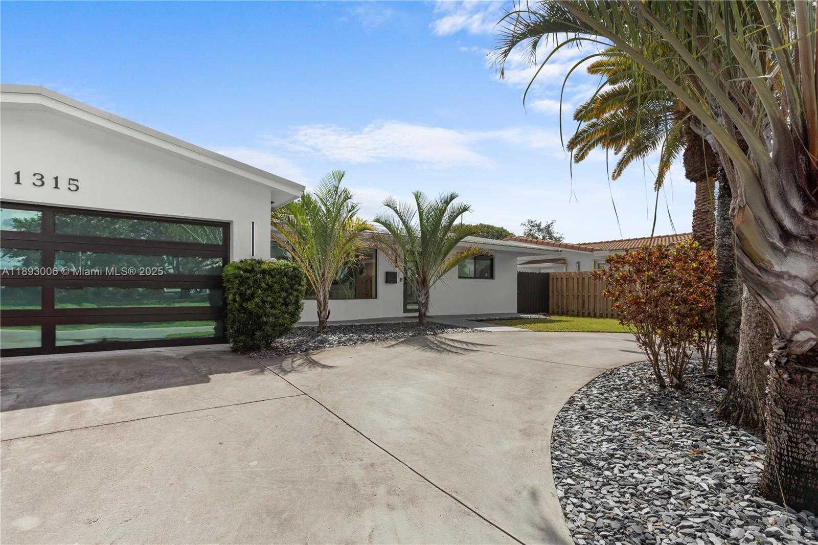 Small Image of 1315 NORTH 47TH AVE, Hollywood Number 2