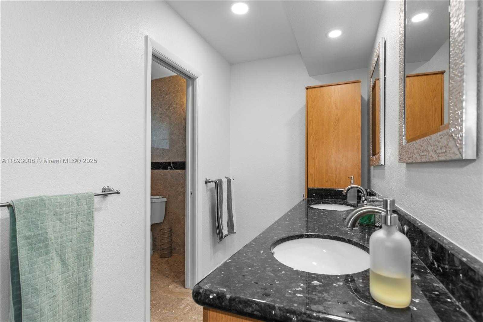 Small Image of 1315 NORTH 47TH AVE, Hollywood Number 20
