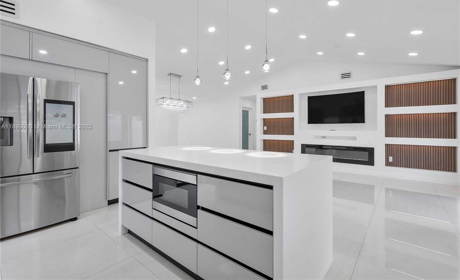 Small Image of 7873 NORTH WEST 191ST ST, Hialeah Number 15