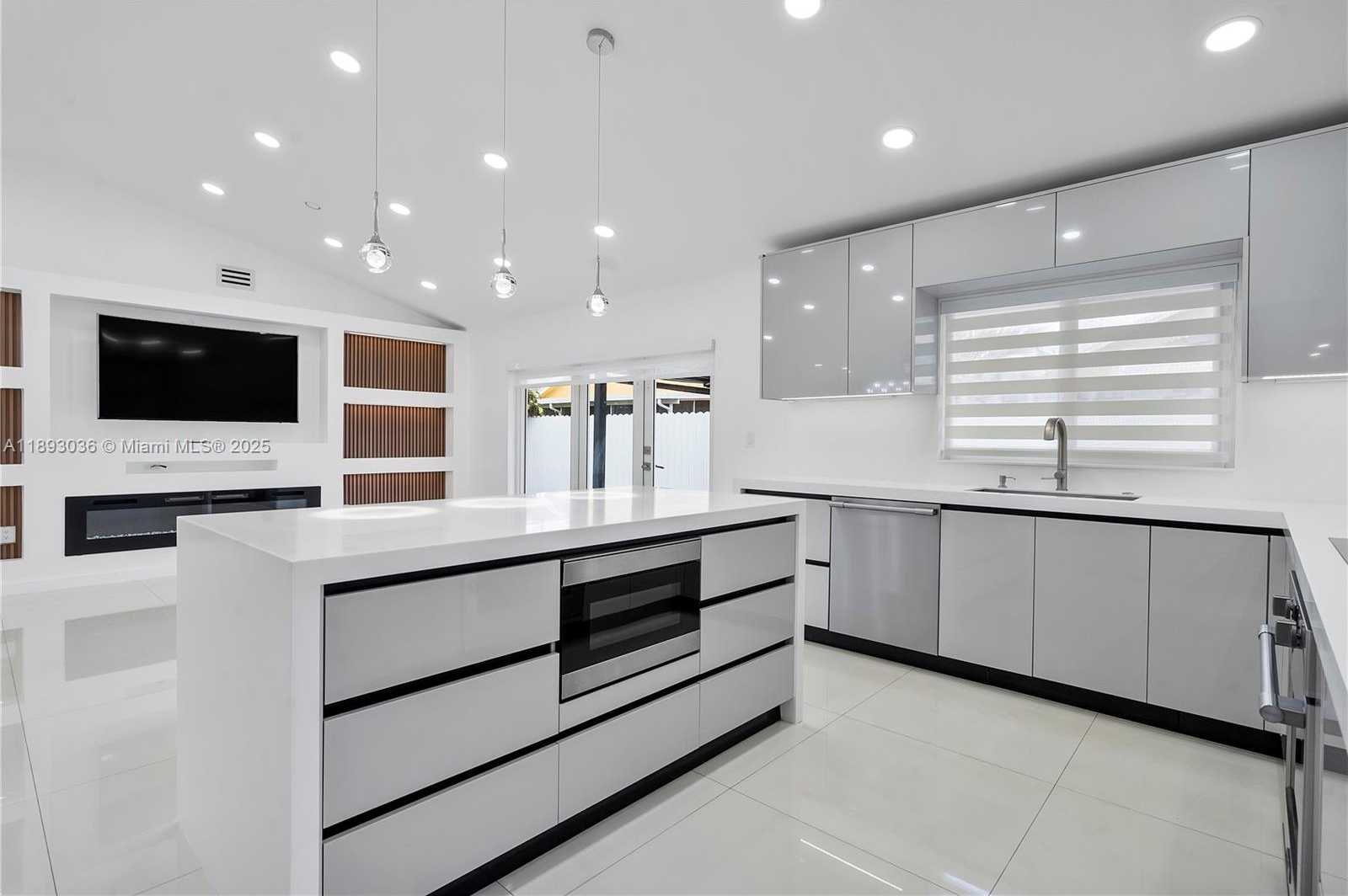 Small Image of 7873 NORTH WEST 191ST ST, Hialeah Number 16