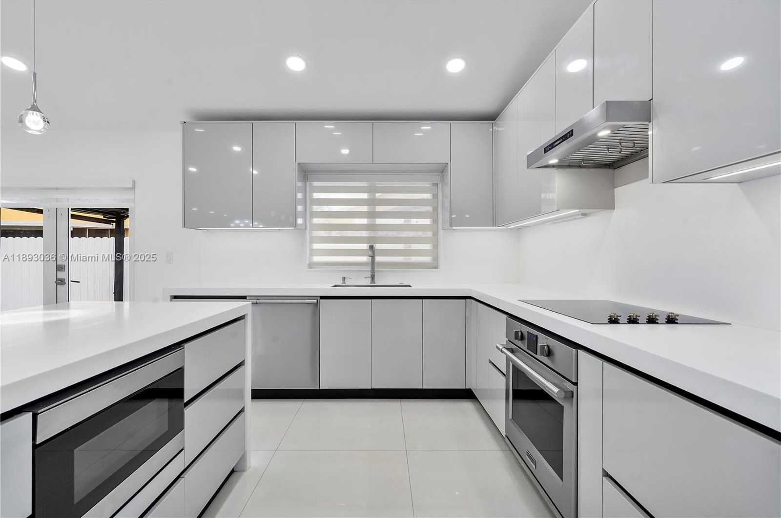 Small Image of 7873 NORTH WEST 191ST ST, Hialeah Number 17
