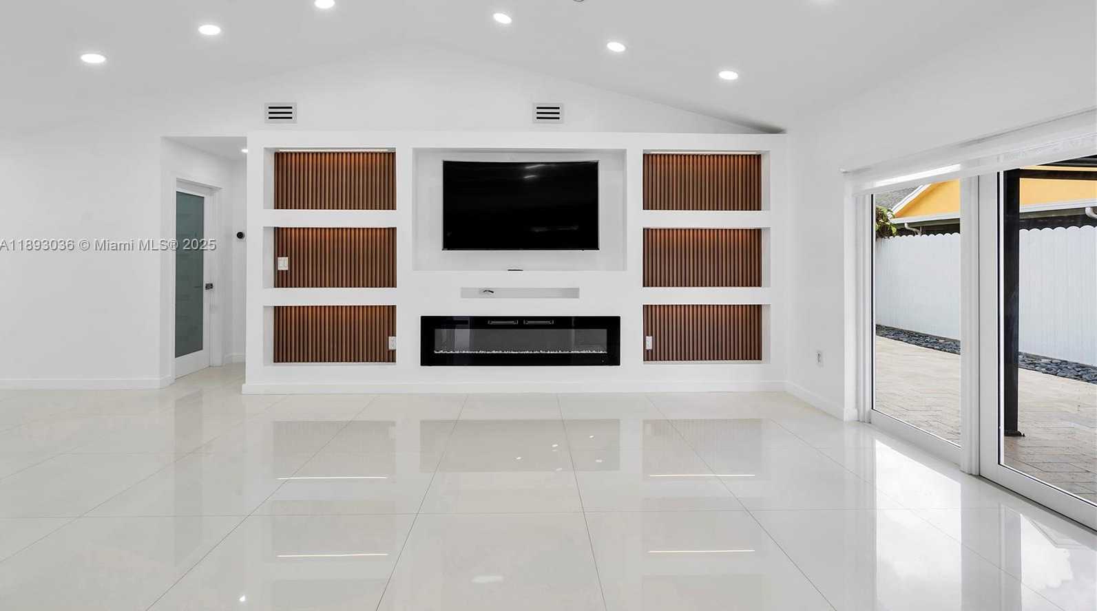 Small Image of 7873 NORTH WEST 191ST ST, Hialeah Number 18