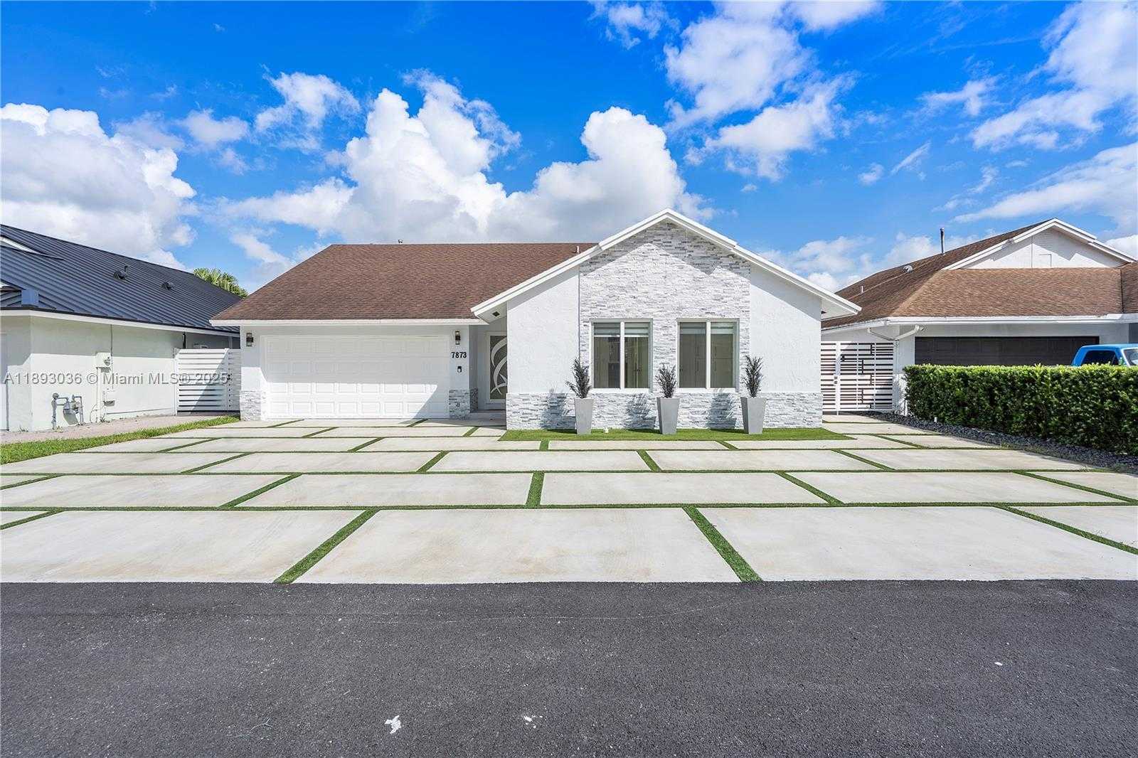 Small Image of 7873 NORTH WEST 191ST ST, Hialeah Number 2
