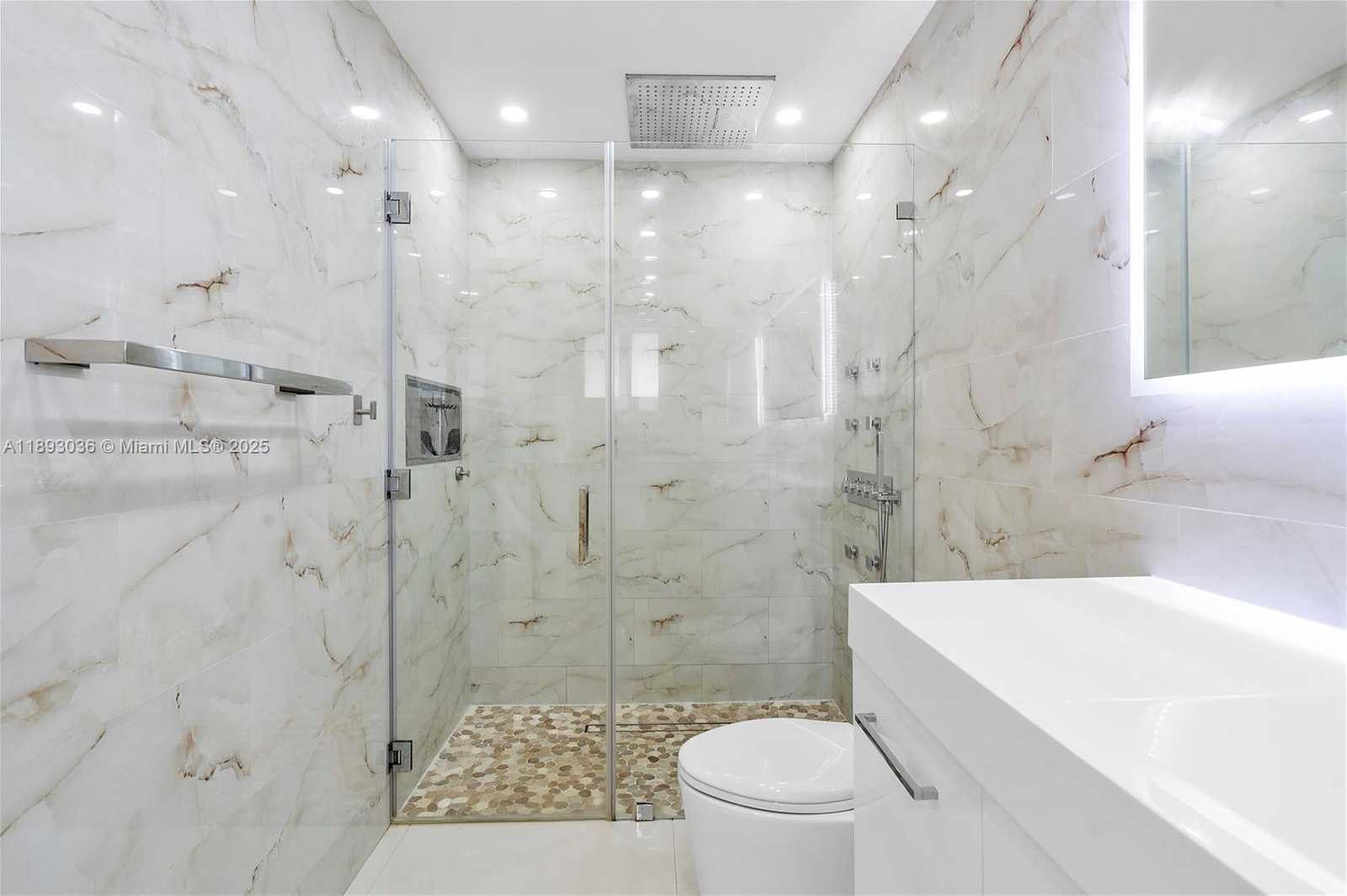 Small Image of 7873 NORTH WEST 191ST ST, Hialeah Number 27