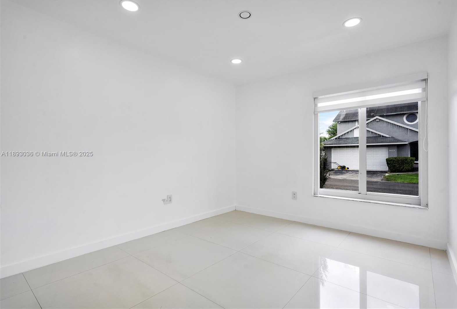 Small Image of 7873 NORTH WEST 191ST ST, Hialeah Number 32
