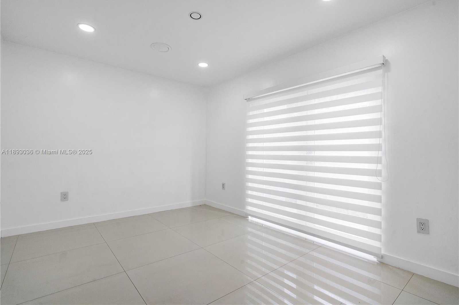 Small Image of 7873 NORTH WEST 191ST ST, Hialeah Number 35