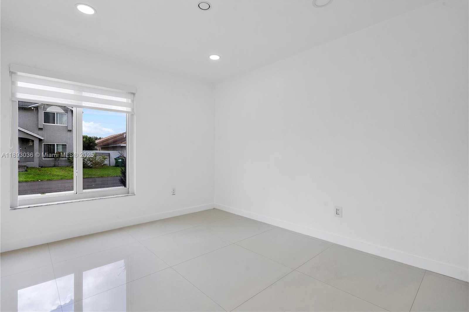 Small Image of 7873 NORTH WEST 191ST ST, Hialeah Number 40