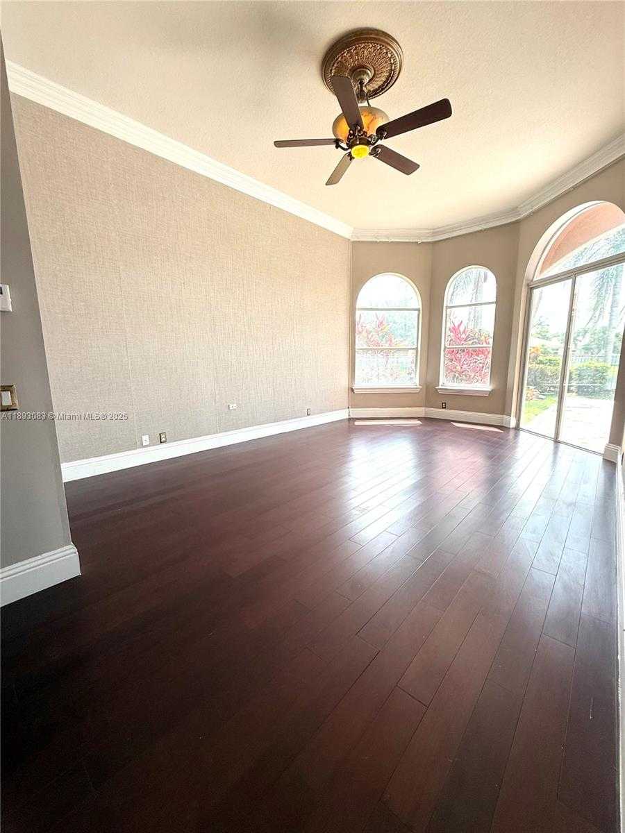 Small Image of 2547 MONTCLAIRE CIR, Weston Number 10