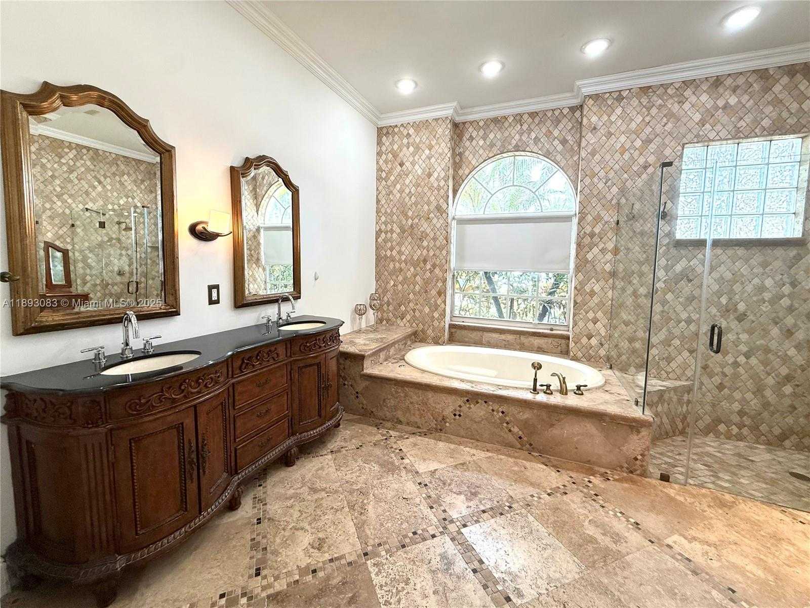 Small Image of 2547 MONTCLAIRE CIR, Weston Number 11