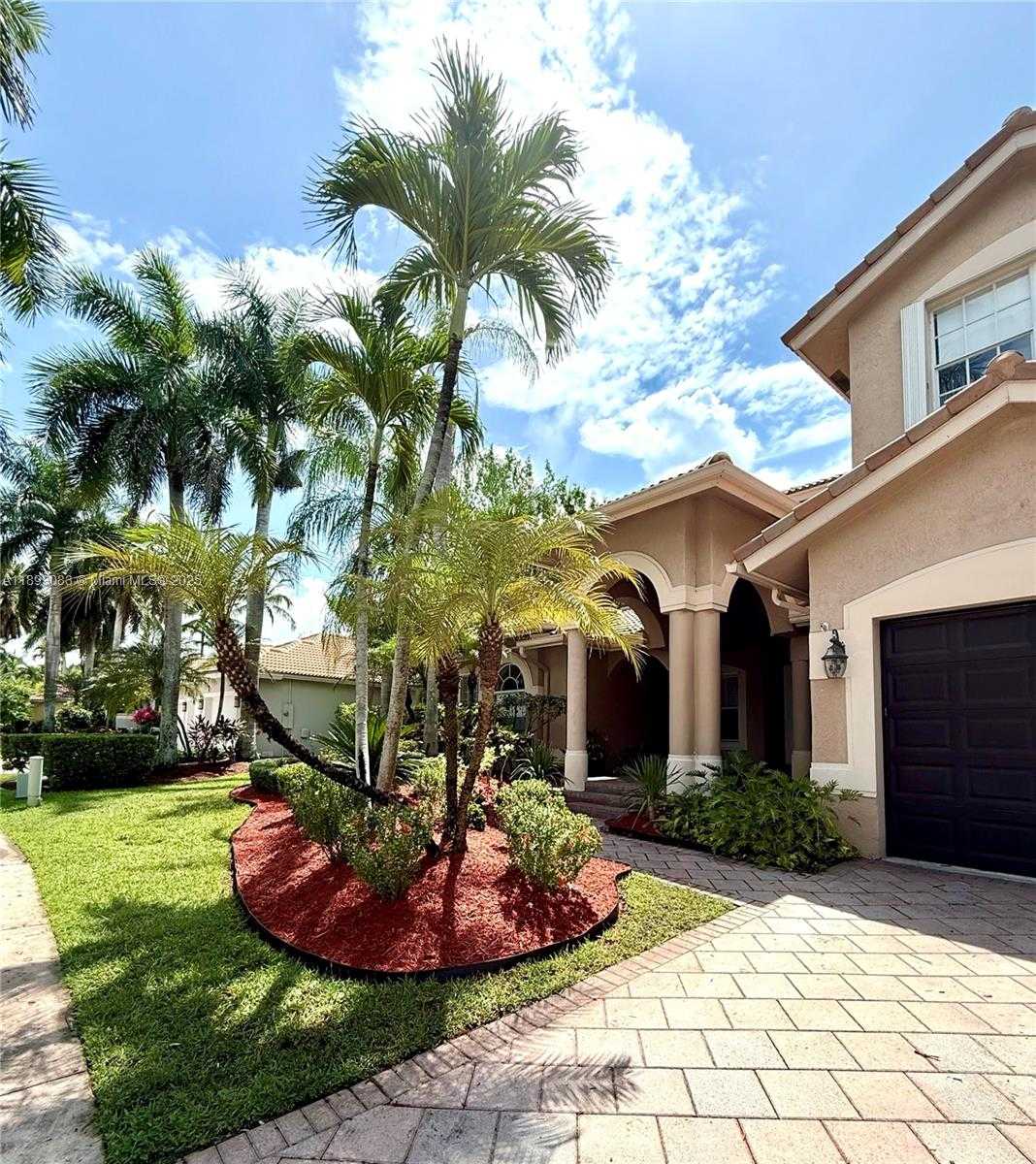 Small Image of 2547 MONTCLAIRE CIR, Weston Number 6