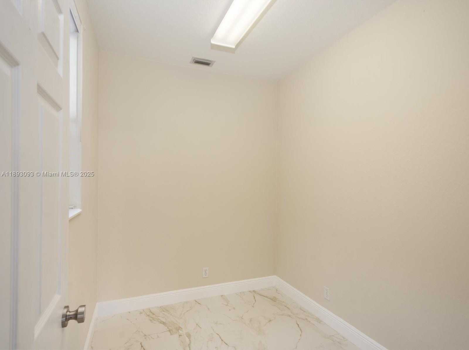 Small Image of 3560 MOON BAY CIR, Wellington Number 16