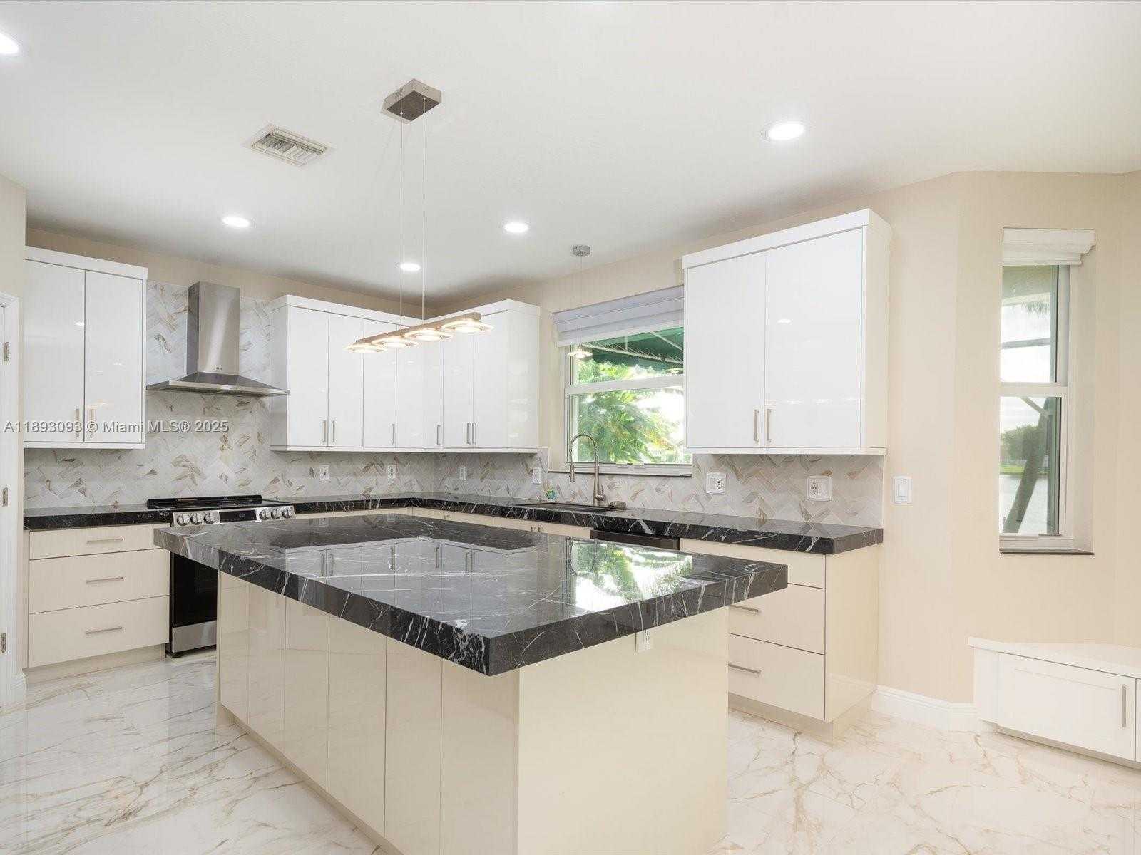 Small Image of 3560 MOON BAY CIR, Wellington Number 7