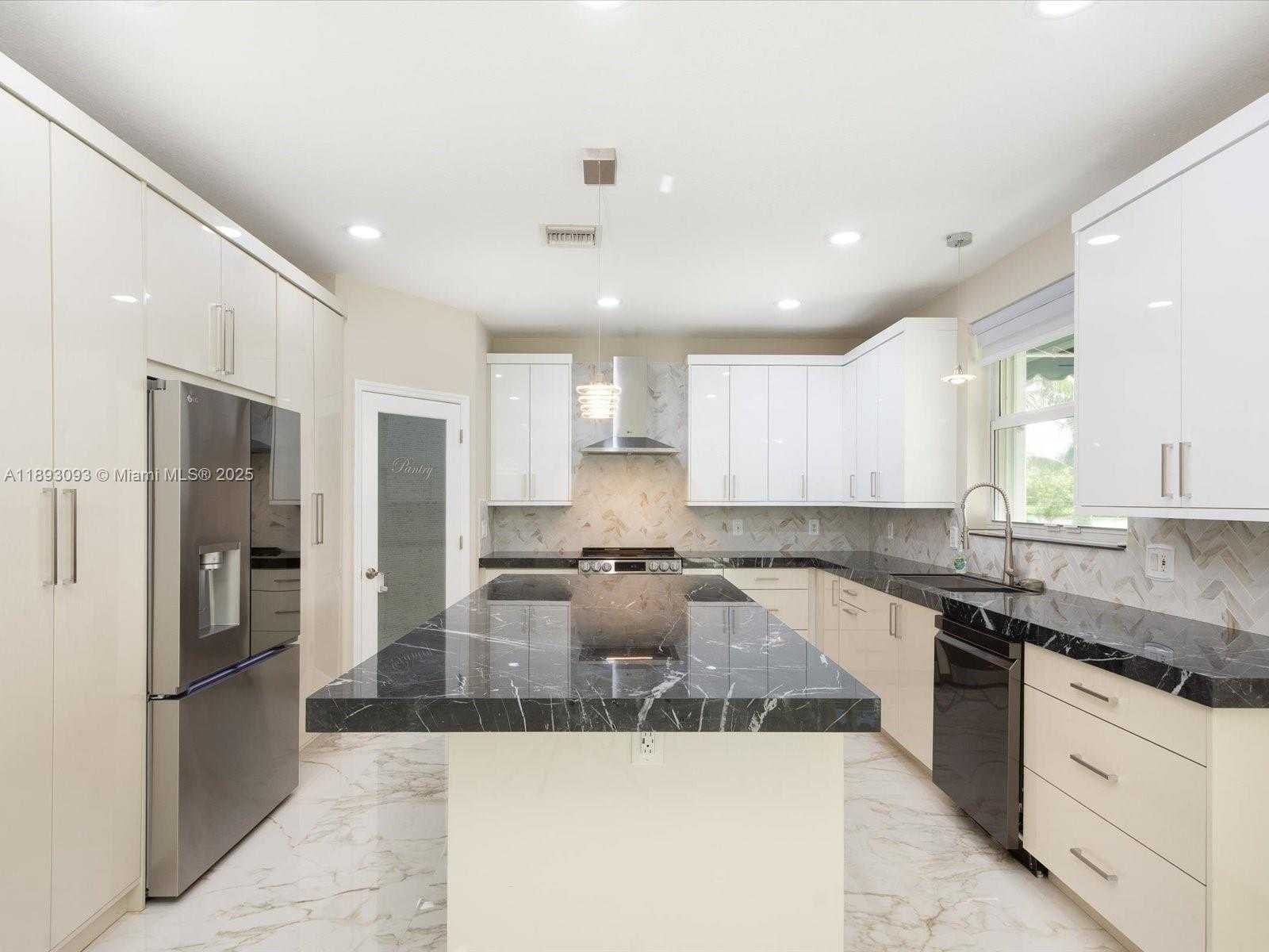 Small Image of 3560 MOON BAY CIR, Wellington Number 9