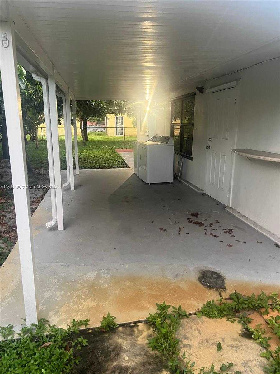 Small Image of 18600 NORTH WEST 42ND PL, Miami Gardens Number 16
