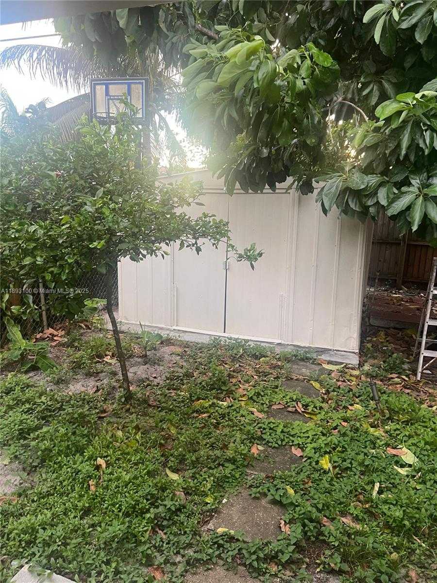 Small Image of 18600 NORTH WEST 42ND PL, Miami Gardens Number 17