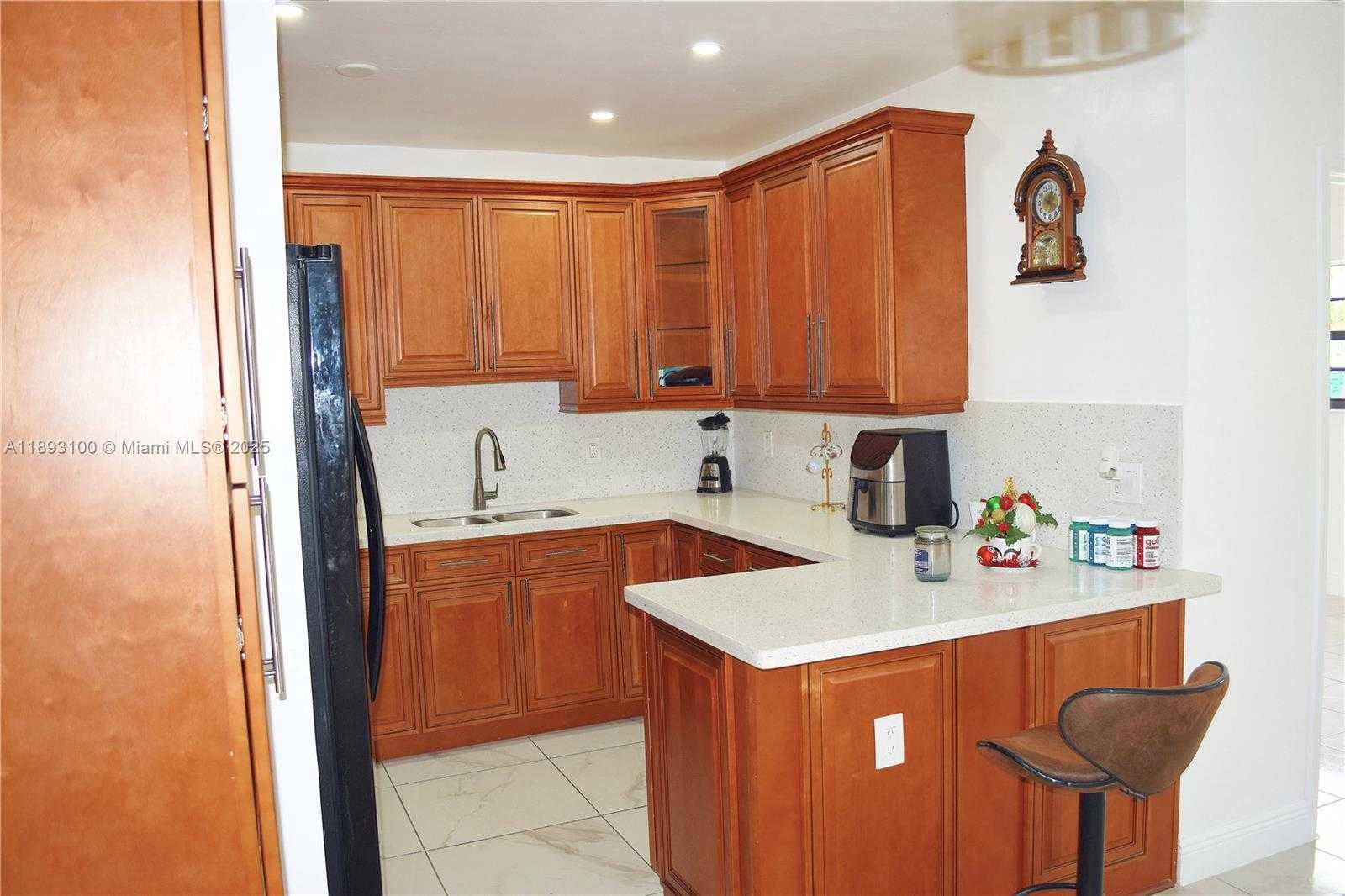 Small Image of 18600 NORTH WEST 42ND PL, Miami Gardens Number 4