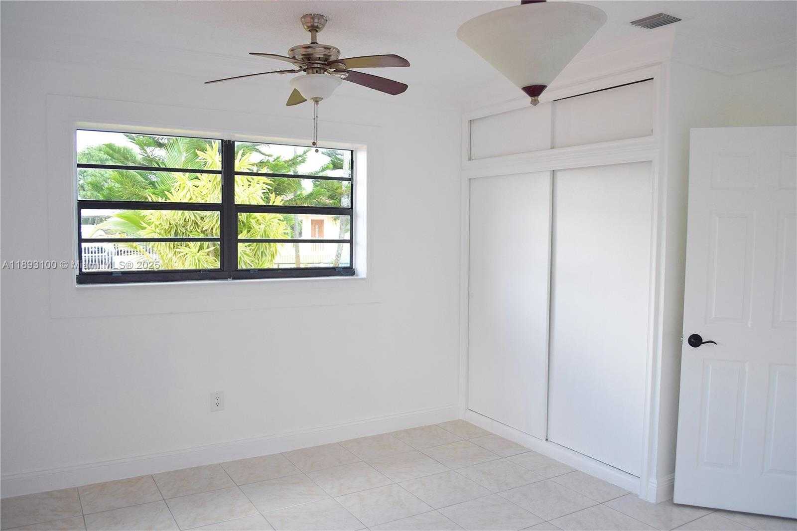 Small Image of 18600 NORTH WEST 42ND PL, Miami Gardens Number 5