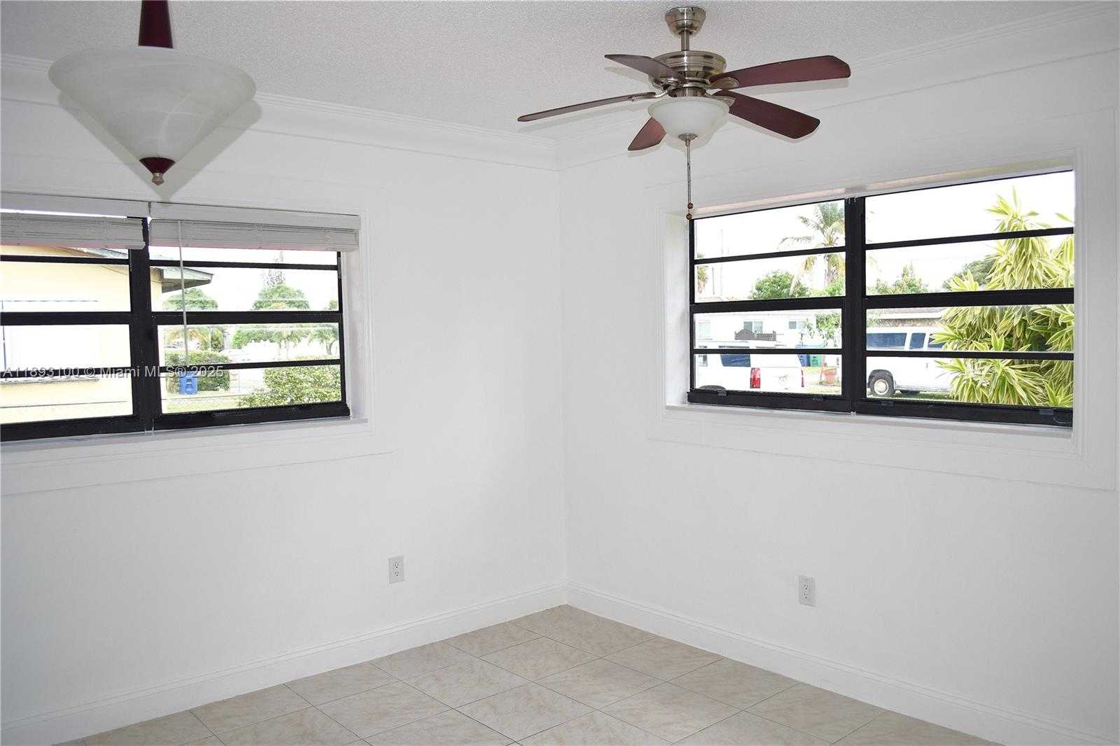 Small Image of 18600 NORTH WEST 42ND PL, Miami Gardens Number 7