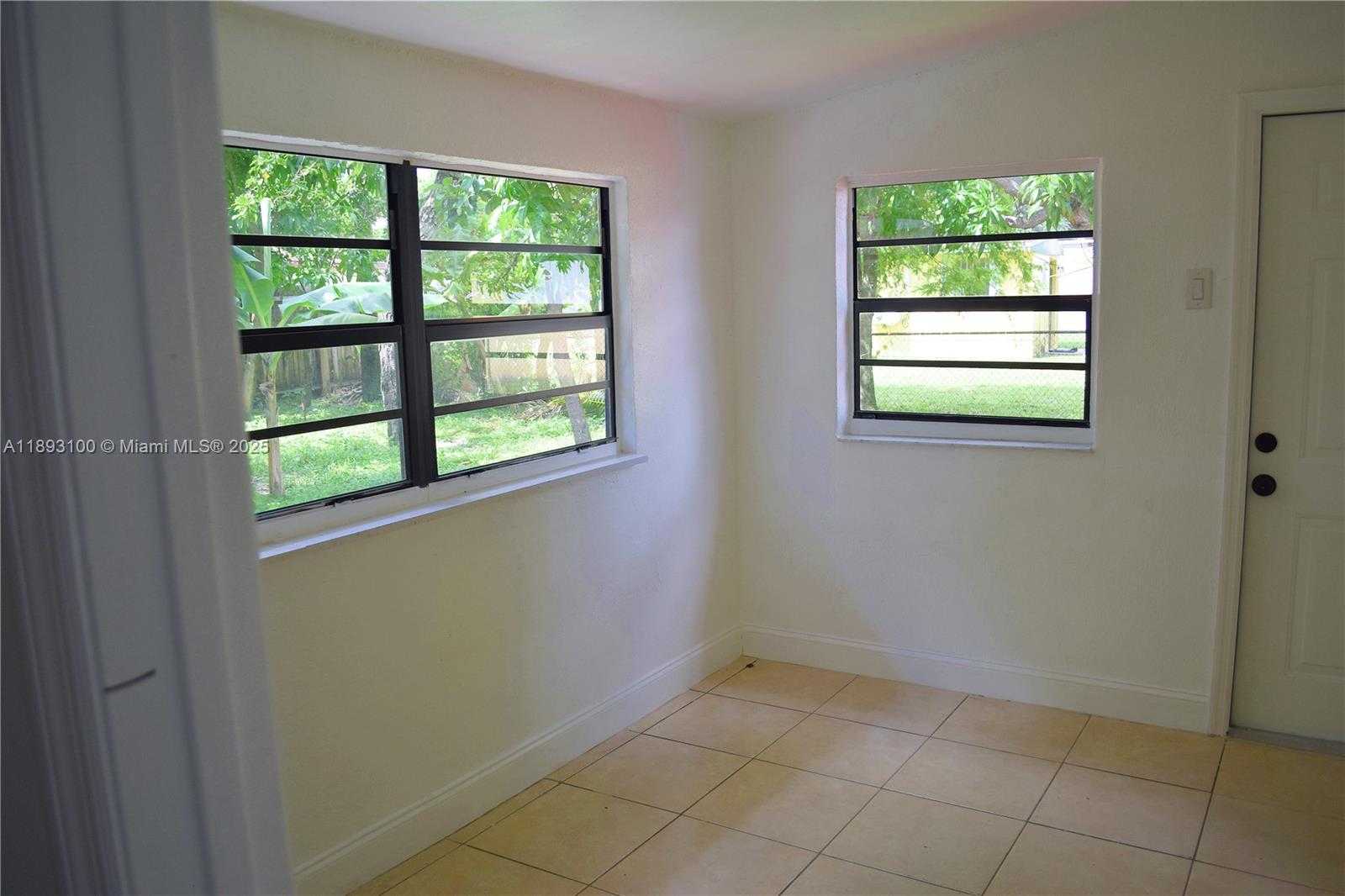 Small Image of 18600 NORTH WEST 42ND PL, Miami Gardens Number 8