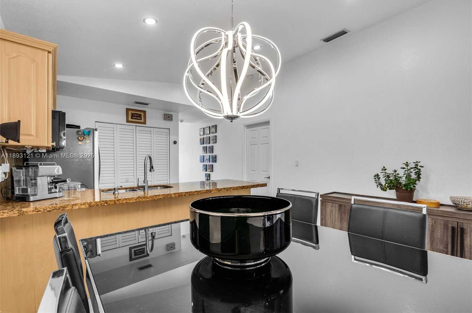 Small Image of 3155 WEST 68TH PL, Hialeah Number 12