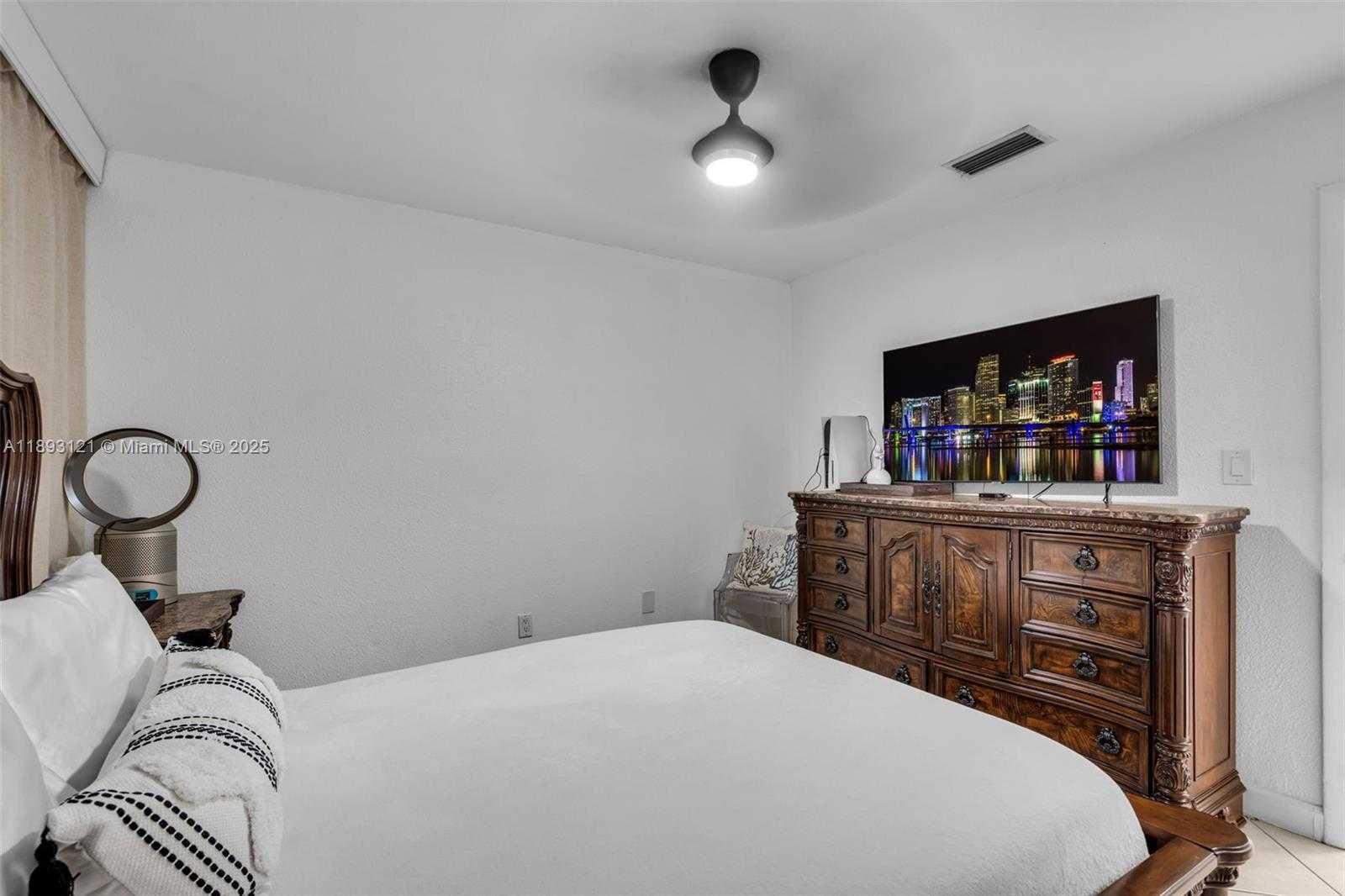 Small Image of 3155 WEST 68TH PL, Hialeah Number 18