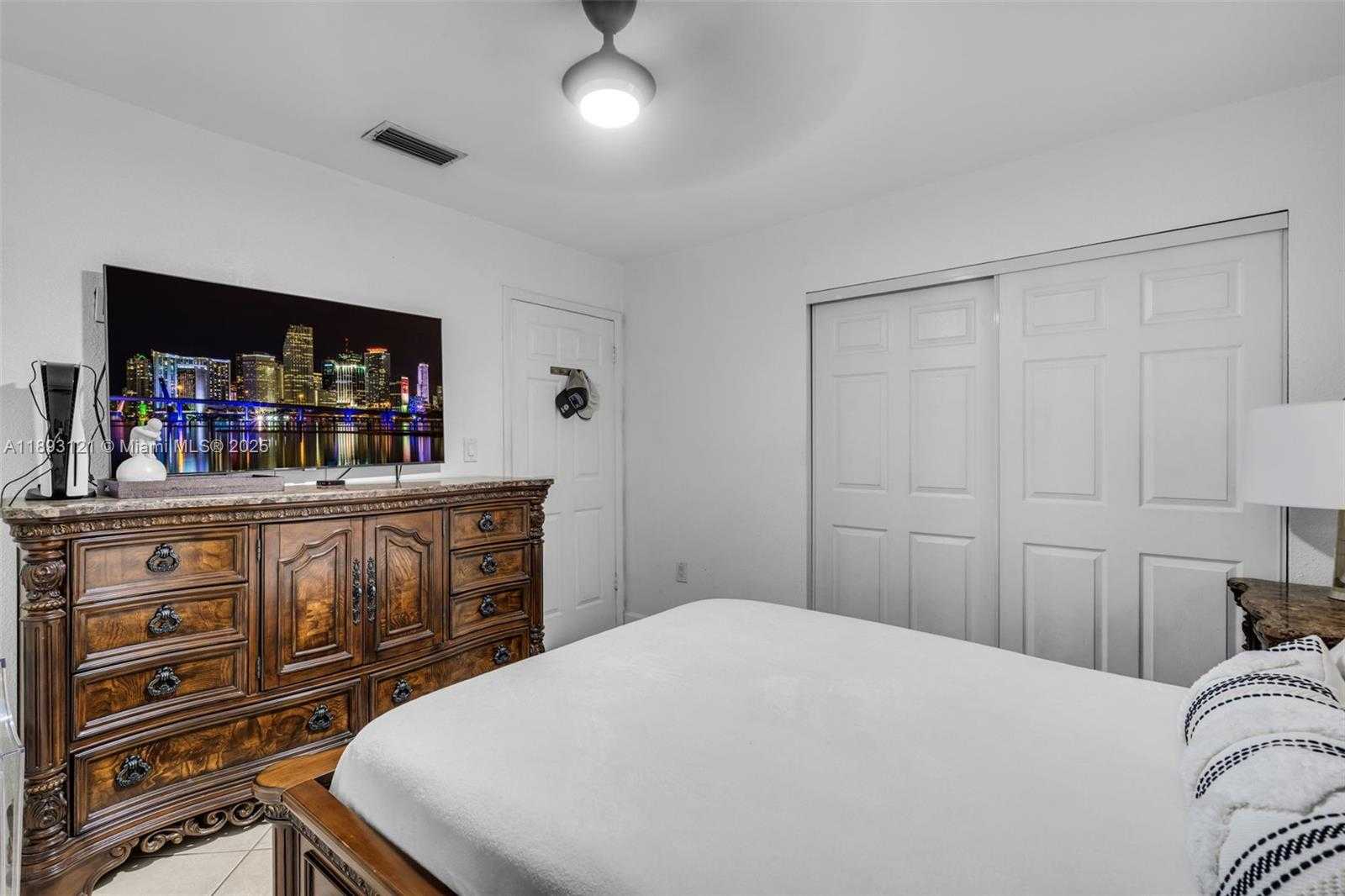 Small Image of 3155 WEST 68TH PL, Hialeah Number 19