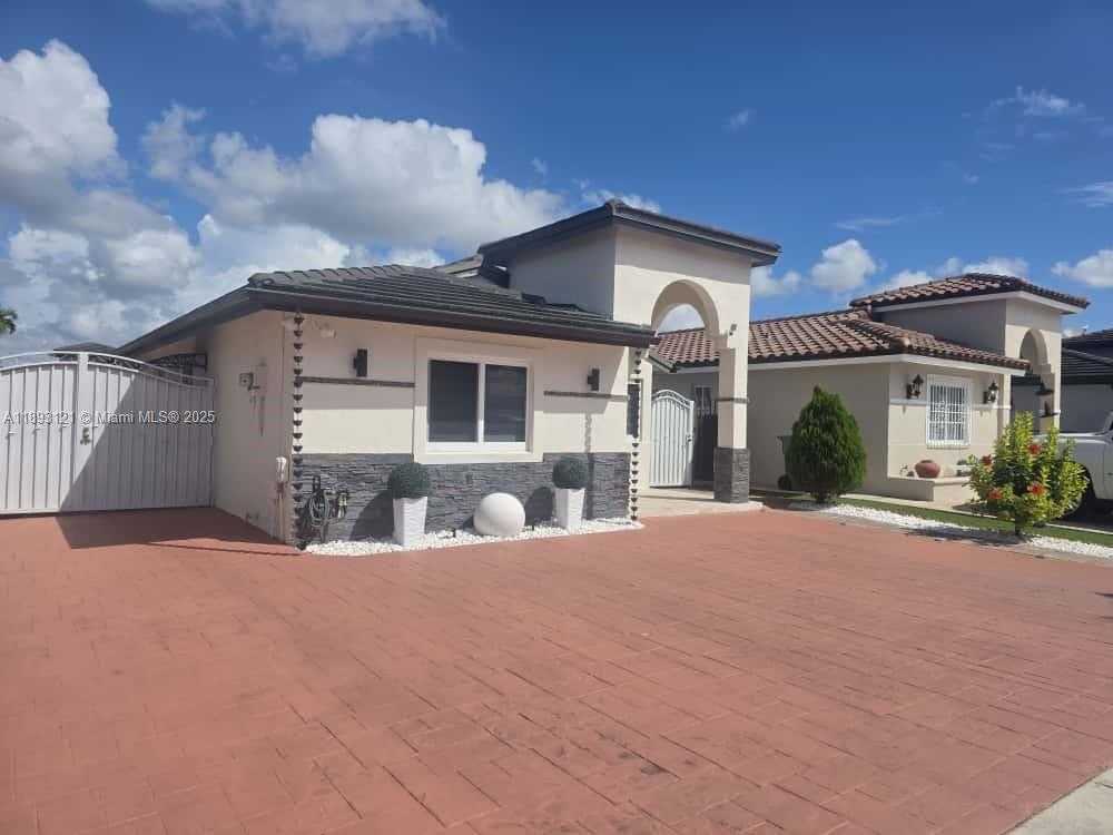 Small Image of 3155 WEST 68TH PL, Hialeah Number 2