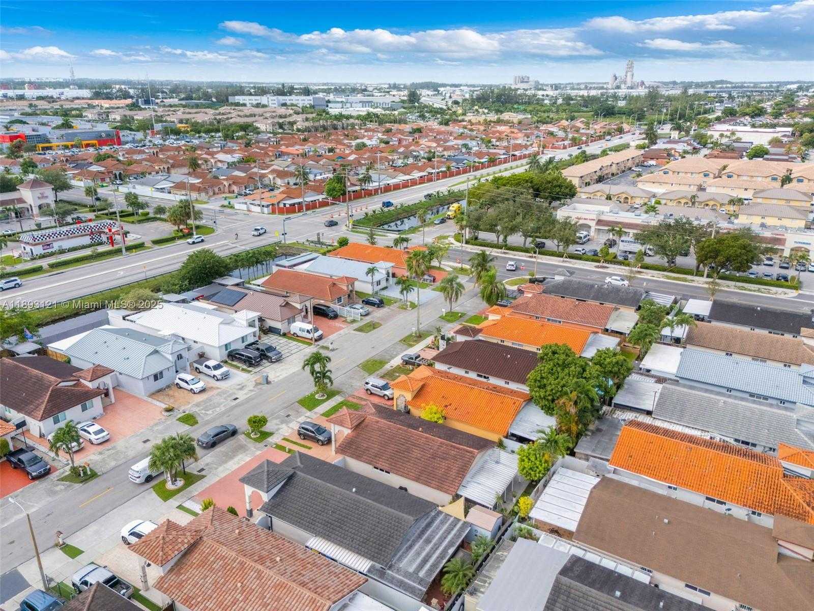 Small Image of 3155 WEST 68TH PL, Hialeah Number 35