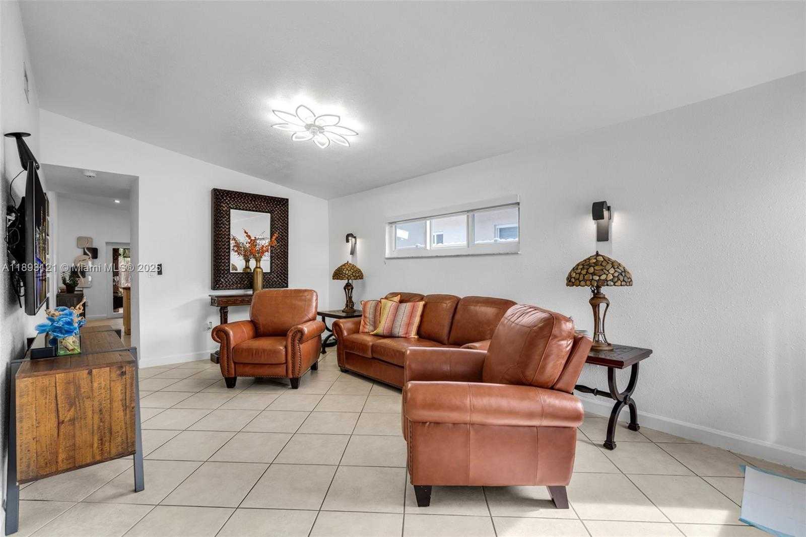Small Image of 3155 WEST 68TH PL, Hialeah Number 5