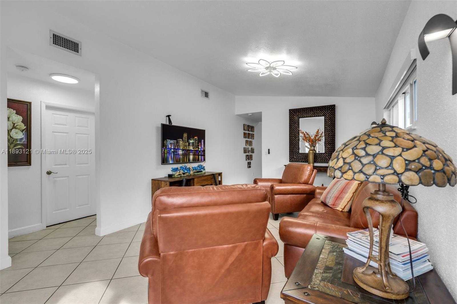 Small Image of 3155 WEST 68TH PL, Hialeah Number 6