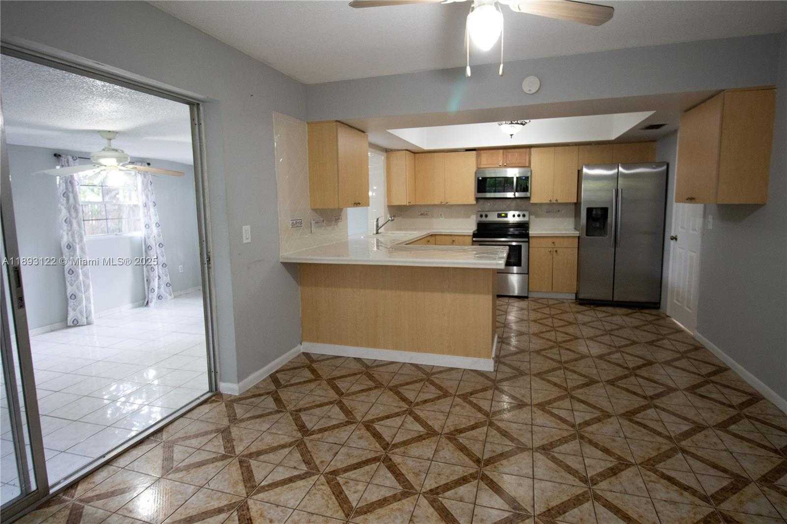Small Image of 420 SOUTH WEST 62ND AVE, Margate Number 11