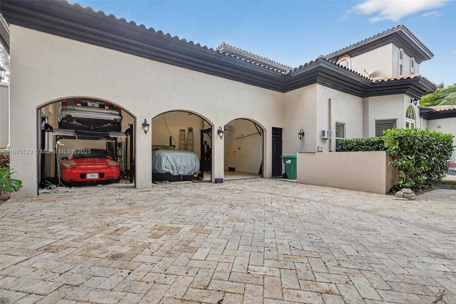 Small Image of 7837 SOUTH WEST 117TH ST, Pinecrest Number 100