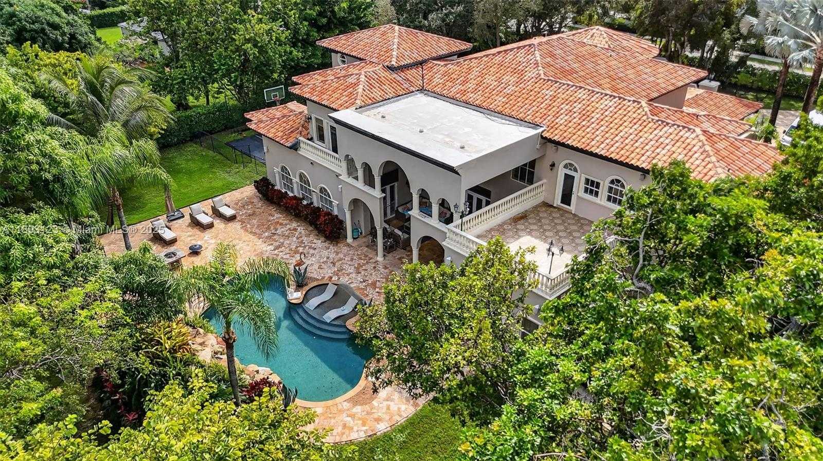 Small Image of 7837 SOUTH WEST 117TH ST, Pinecrest Number 2