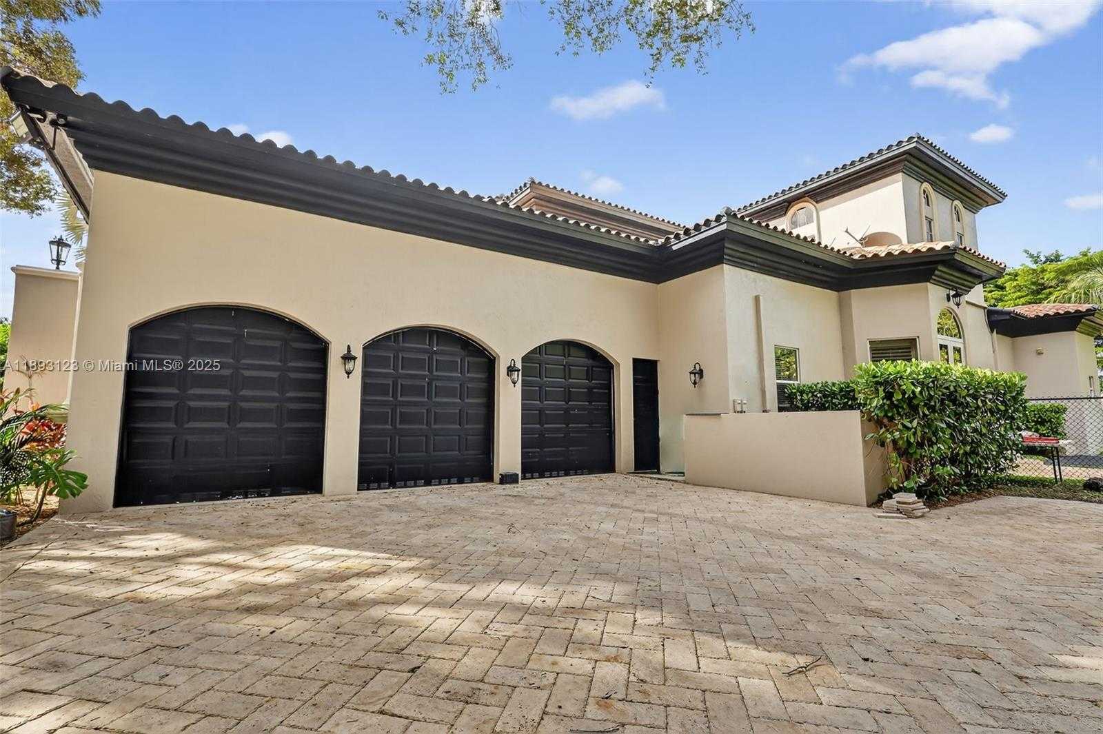 Small Image of 7837 SOUTH WEST 117TH ST, Pinecrest Number 78