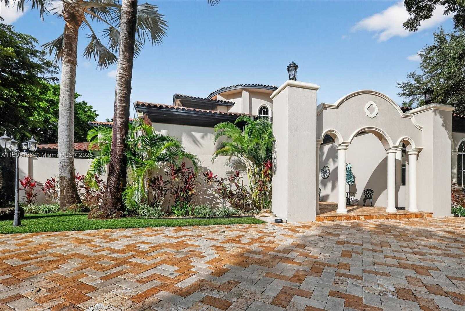 Small Image of 7837 SOUTH WEST 117TH ST, Pinecrest Number 82