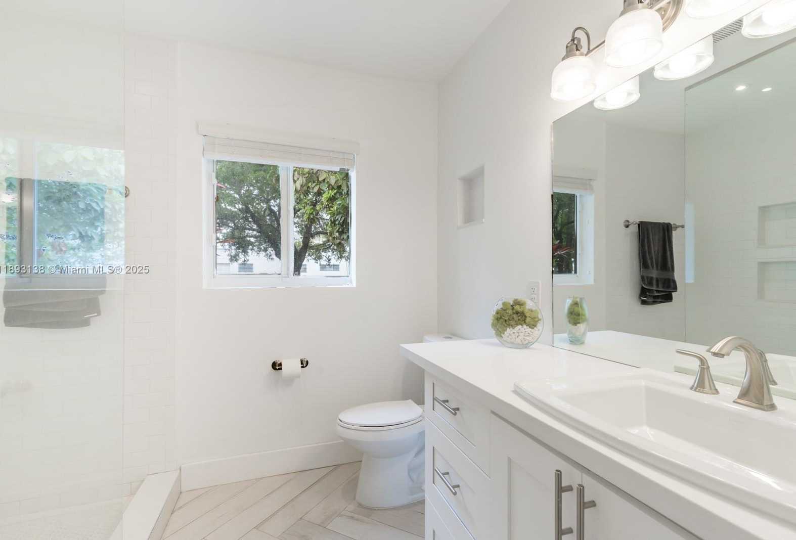 Small Image of 44 NORTH WEST 40TH ST, Miami Number 17