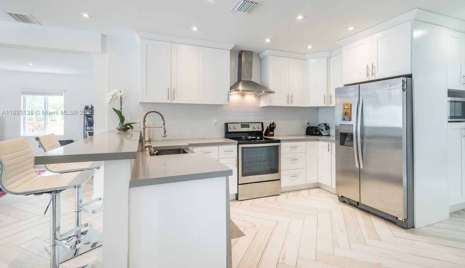 Small Image of 44 NORTH WEST 40TH ST, Miami Number 9