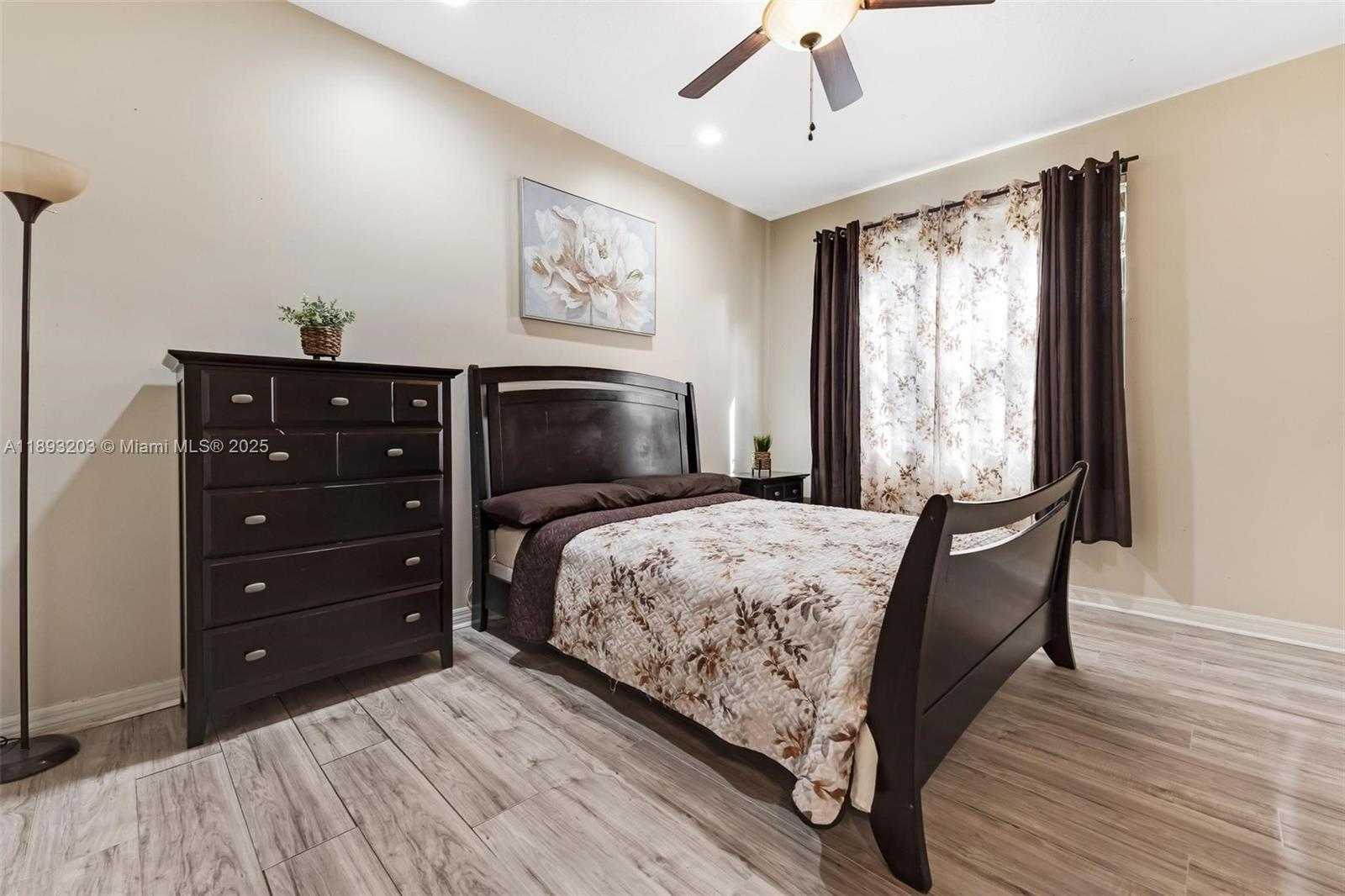 Small Image of 2864 EAST ABIACA CIR, Davie Number 30