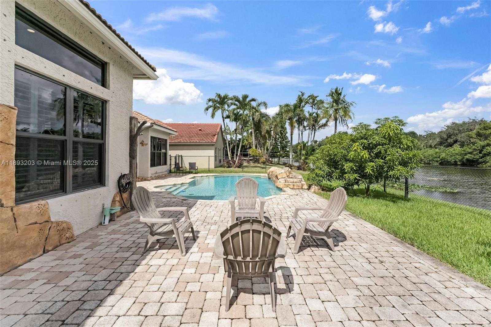 Small Image of 2864 EAST ABIACA CIR, Davie Number 38