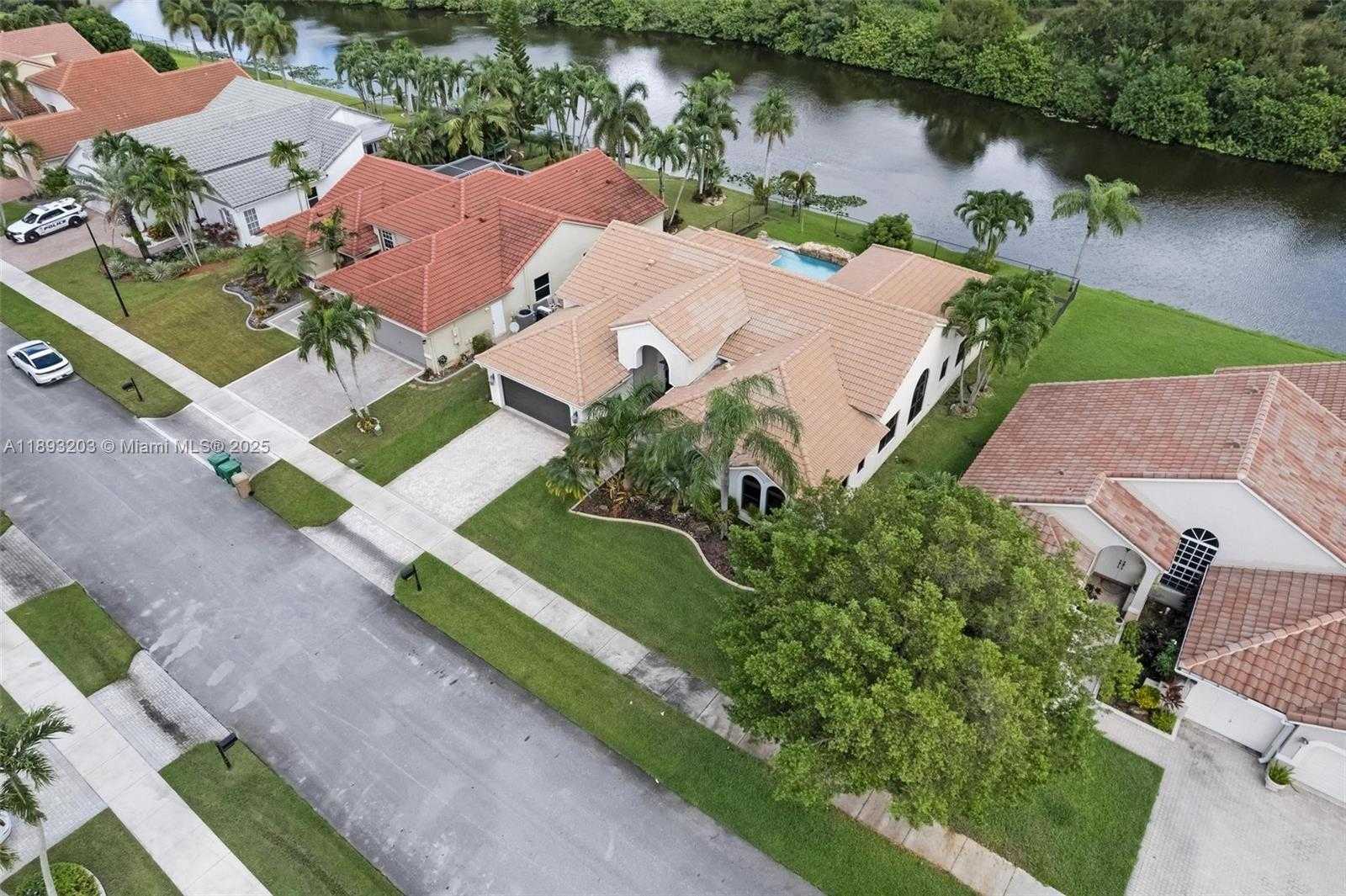 Small Image of 2864 EAST ABIACA CIR, Davie Number 42