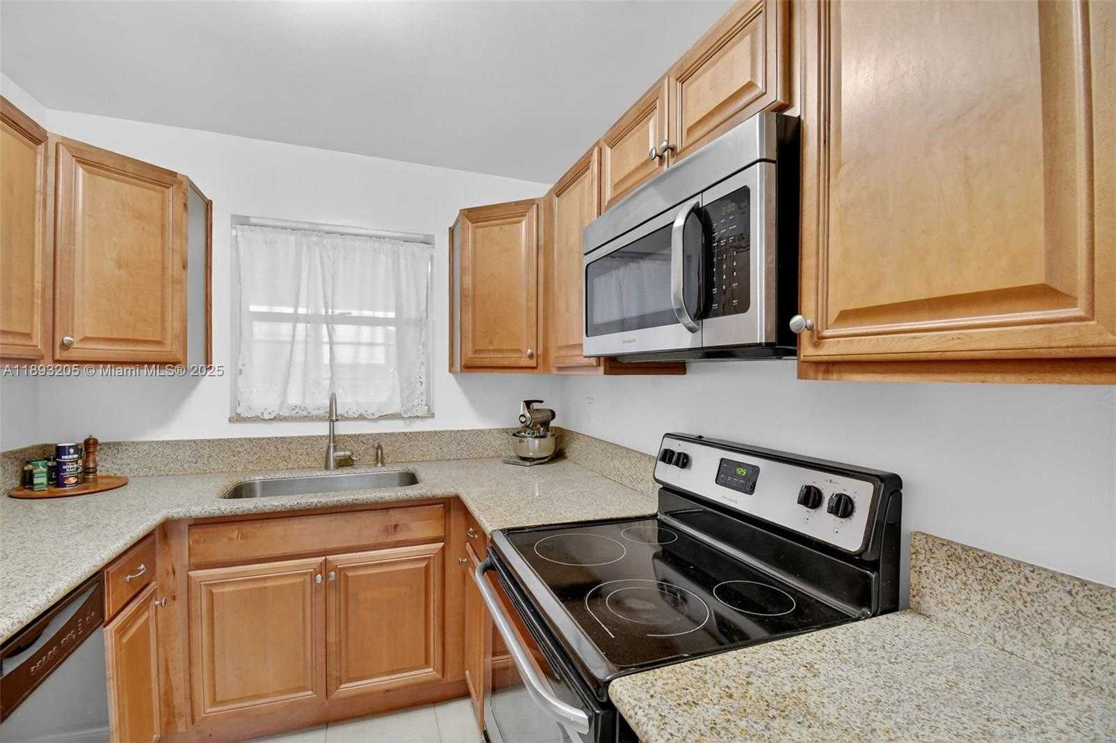 Small Image of 331 NORTH 71ST AVE, Hollywood Number 10