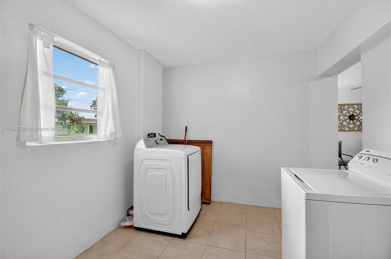 Small Image of 331 NORTH 71ST AVE, Hollywood Number 17