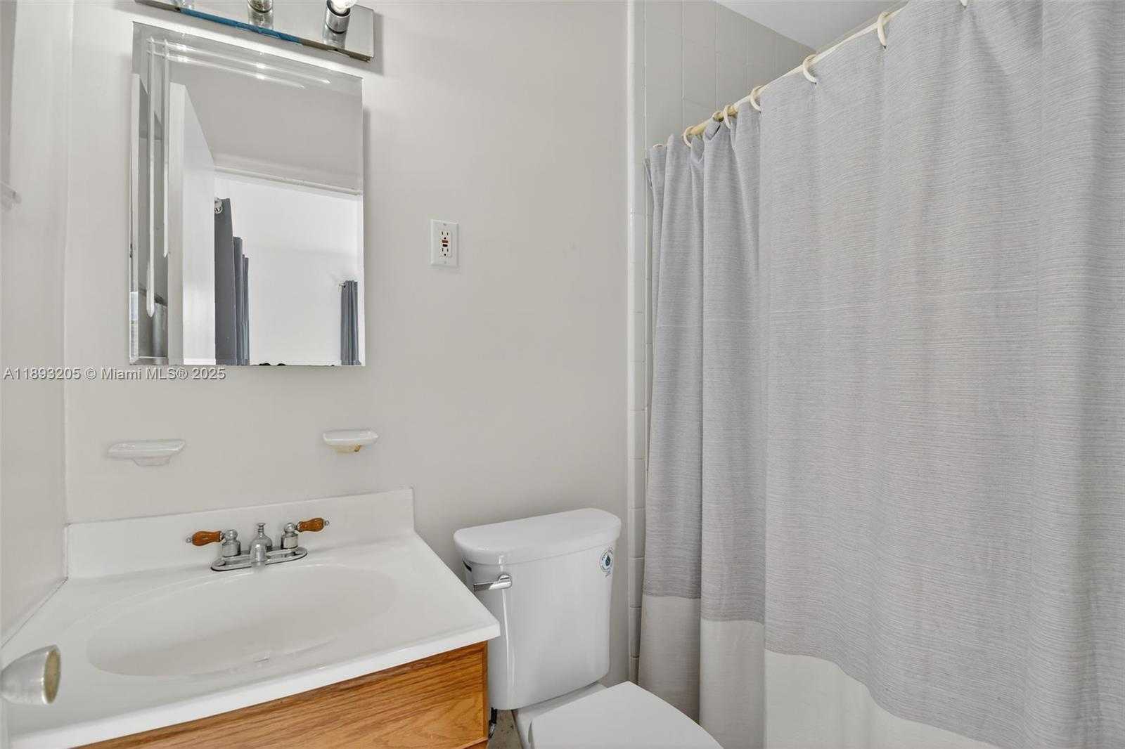 Small Image of 331 NORTH 71ST AVE, Hollywood Number 36