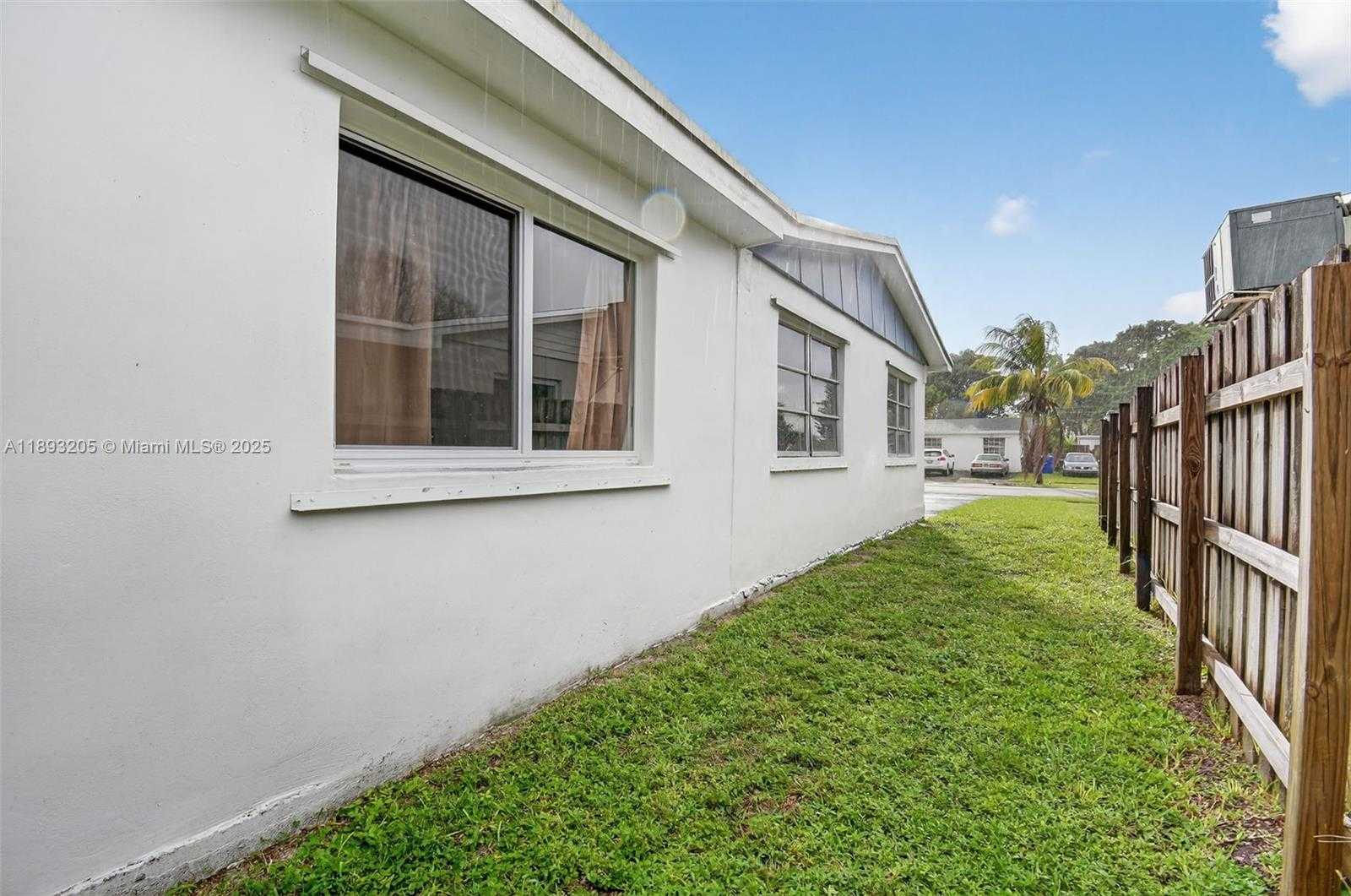 Small Image of 331 NORTH 71ST AVE, Hollywood Number 38