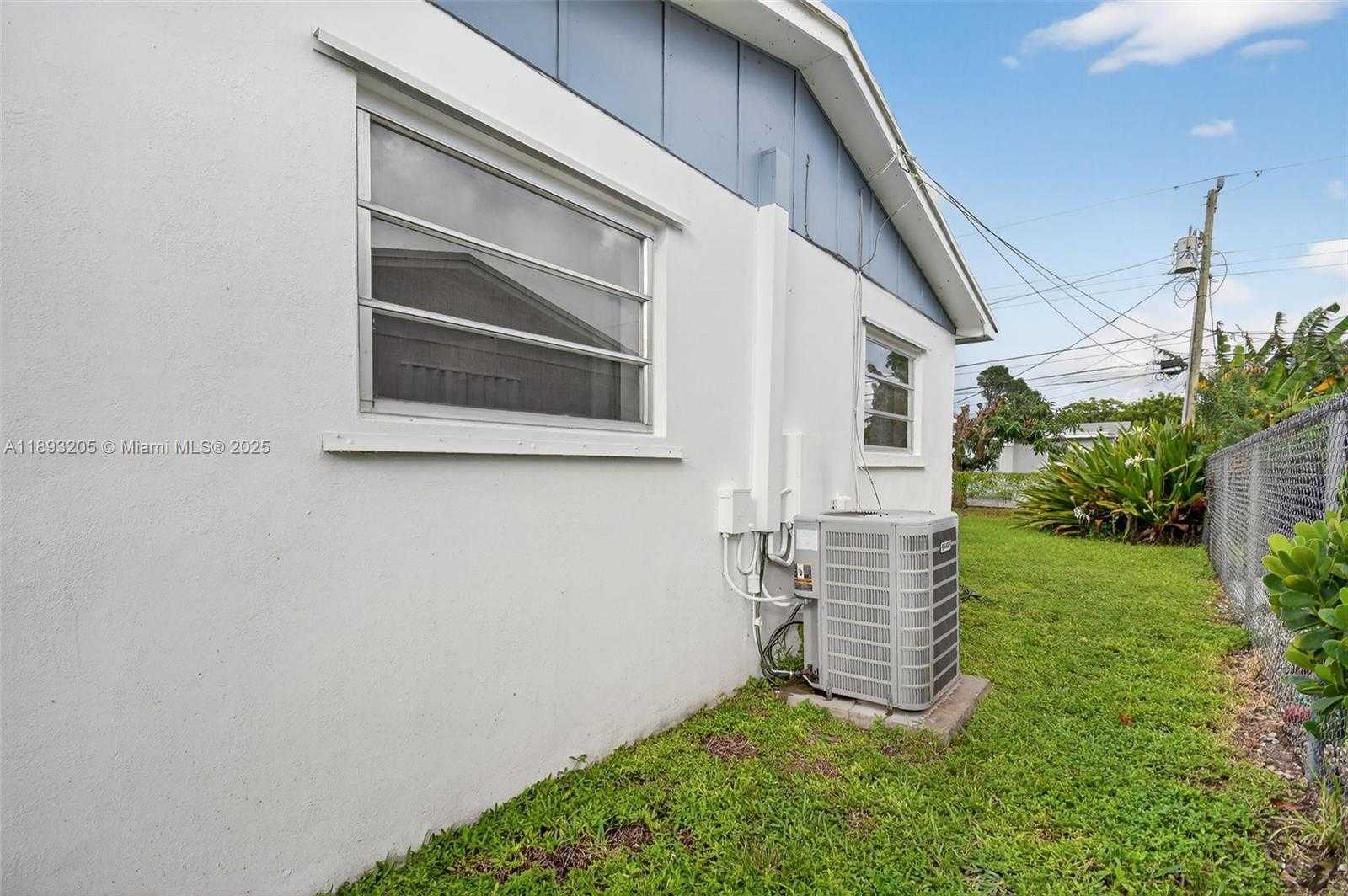 Small Image of 331 NORTH 71ST AVE, Hollywood Number 39
