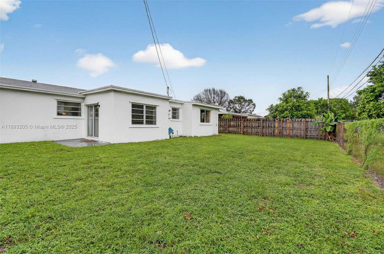 Small Image of 331 NORTH 71ST AVE, Hollywood Number 43